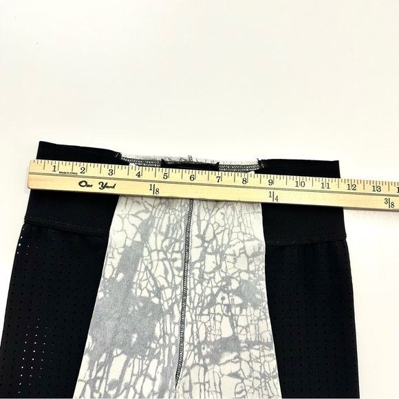 Blue Life Fit Women’s Sz S Perforated Sides Contrast Leggings Activewear Yoga - Picture 13 of 16